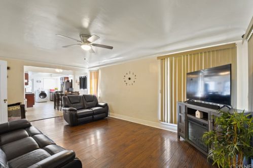 6552 Rose Ave, Long Beach, CA 90805-2511