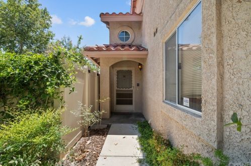 28131 Bobwhite Cir, Santa Clarita, CA 91350-4466