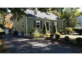 110 Walnut Rd, Barrington, RI 02806-2224