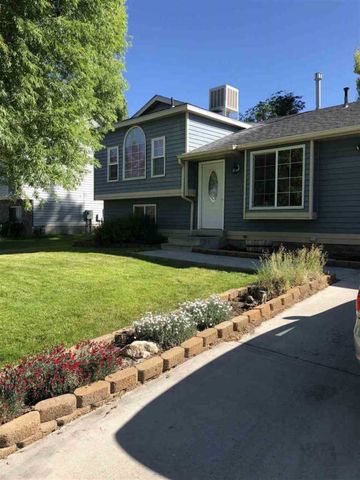 2223 Hollow Dr, Elko, NV 89801-4541