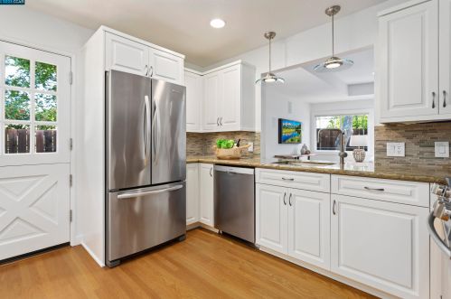 24 Altamount Dr, Orinda, CA 94563-4150