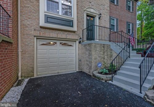 7715 Solomon Seal Dr, Springfield, VA 22152-3155
