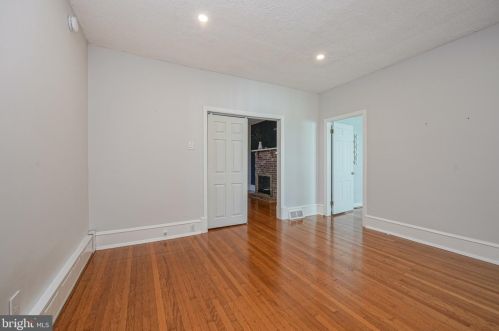 404 Maple Ave, Camden NJ  08109-2021 exterior