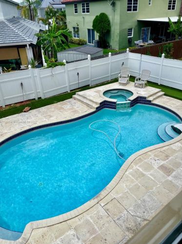 7983 186th Ter, Hialeah, FL 33015-7204