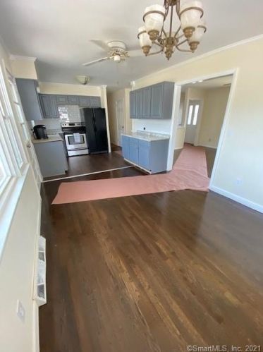 21 Wentworth St, Milford CT  06461-2352 exterior