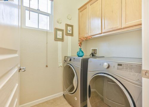 330 Langton Ct, San Ramon CA  94582-4692 exterior