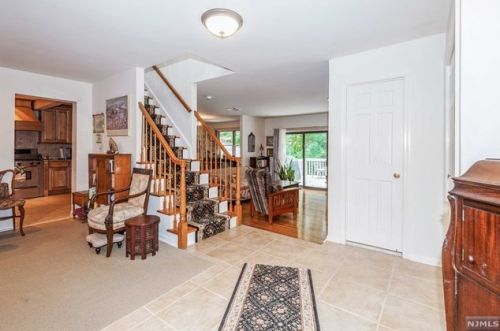 25 Bentley Dr, Franklin Lakes, NJ 07417-1938