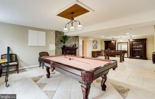 10108 Nedra Dr, Great Falls VA  22066-2835 exterior