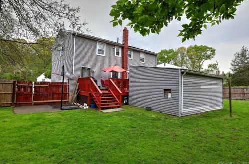 79 Sunshine Cir, Bridgeport, CT 06606-1439