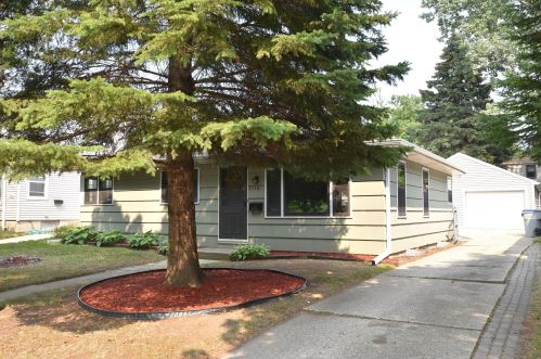 3526 Brust Ave, Milwaukee, WI 53207-3528