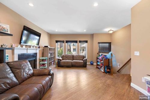 435 Nelson Ave, Cliffside Park, NJ 07010-1818