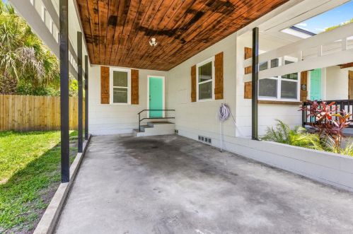 6711 Kingswood Dr, Saint Petersburg, FL 33702-7435