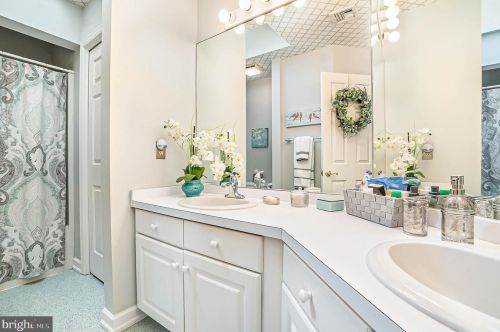 329 Mdw Dr, Navy Sup Dpt PA 17055-5187 exterior