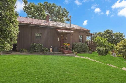 1712 Darlington Rd, Beaver Falls, PA 15010-2556