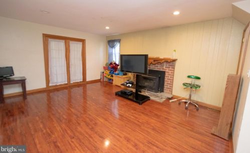 2402 Larkin Rd, Boothwyn, PA 19061-2230