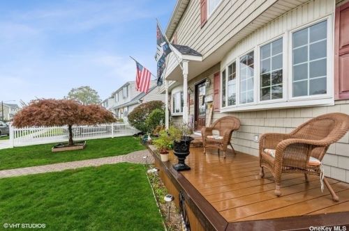 22 Carrie Ave, Bethpage, NY 11714-6407