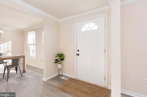 4680 Bonneville Ln, Woodbridge, VA 22193-3131