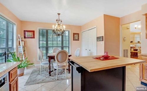 97 Suleski Ct, Mahwah NJ  07430-2961 exterior