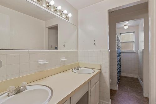 8449 Freeport Dr, Dallas TX  75228-4935 exterior