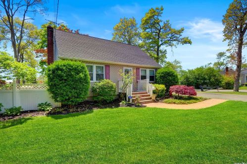 362 Silver St, Babylon NY  11704-4008 exterior