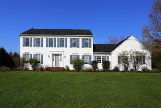 54 New Hampton Rd, Washington, NJ 07882-4002
