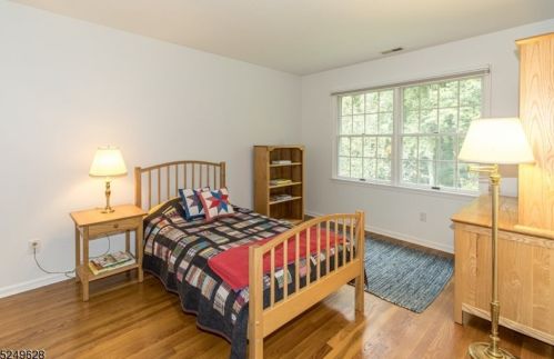 11 Autumn Dr, Scotch Plains NJ  07076-2431 exterior