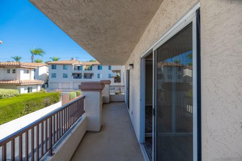 7478 Altiva Pl, Carlsbad CA  92009-6415 exterior