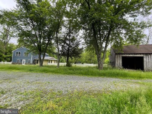 1027 Crusher Rd, Perkiomenville, PA 18074-9302