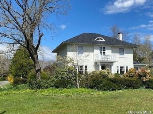27 West Ln, Bayshore, NY 11706-8615