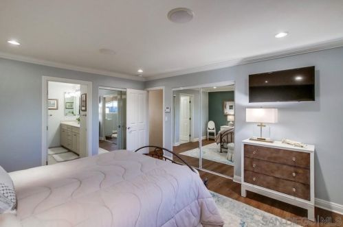 7060 Dennison St, San Diego CA 92122-2431 exterior