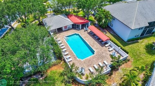11570 Briarwood Cir, Boynton Beach FL  33437-1903 exterior
