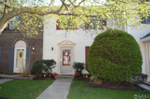 275 Bromley Pl, East Brunswick, NJ 08816-5126