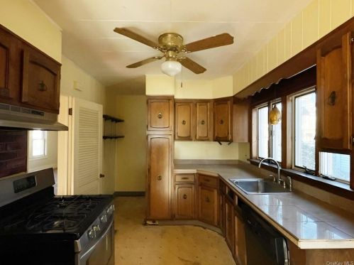 79 Main St, Port Jervis NY  12771-2111 exterior