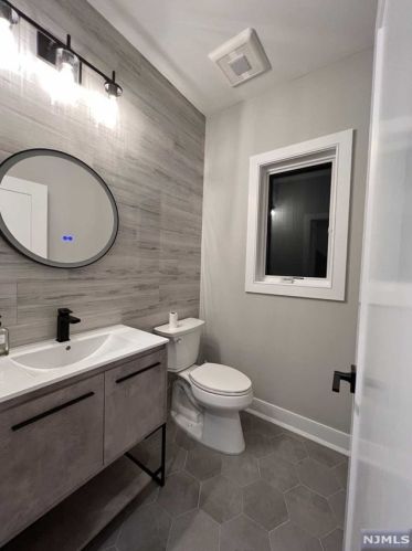 416 Lawton Ave, Cliffside Park NJ  07010-1902 exterior
