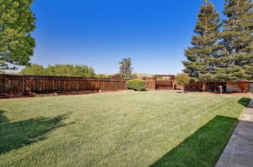 5890 Yuste Ln, Hollister CA  95023-9538 exterior