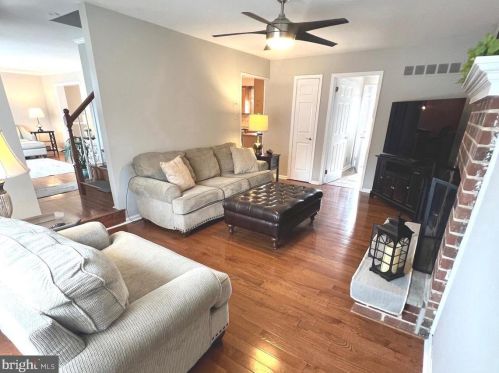 337 Hanby Cir, Boothwyn PA  19061-2319 exterior