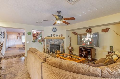 45541 Robinson Dr, Lancaster CA  93535-2263 exterior