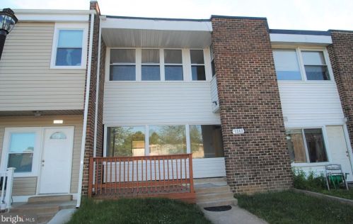 1243 Magnolia Ln, Herndon, VA 20170-3828