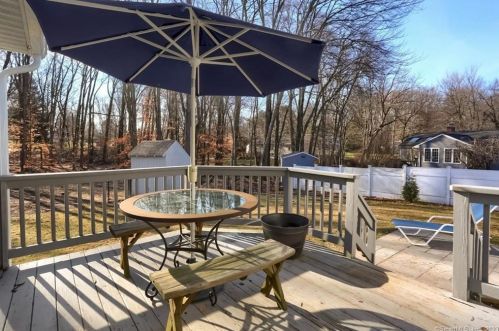 20 Farmstead Ln, Glastonbury CT  06033-3242 exterior