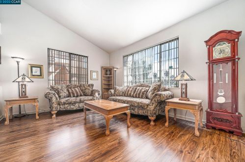 5350 Lakespring Dr, Oakley, CA 94561-3143