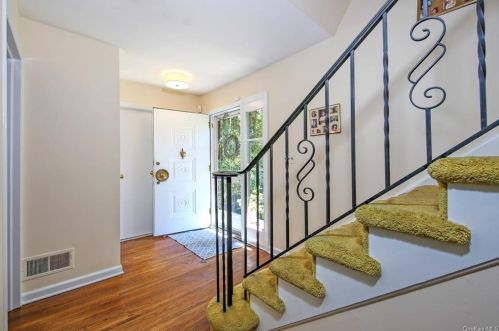 983 Post Rd, Scarsdale, NY 10583-5654