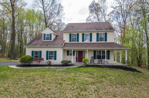 46 Spring Hill Rd, Hereford, PA 18056-1516