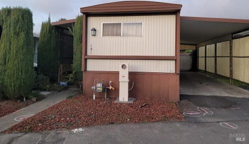 181 Pear Ln, Santa Rosa, CA 95407-7669