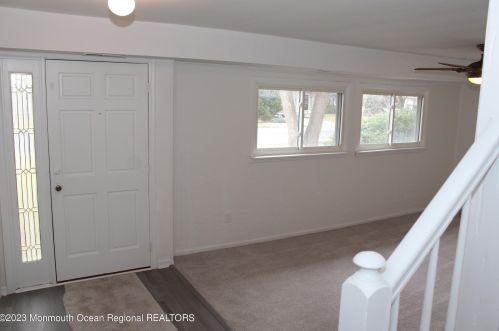 6 Hialeah Ave, Middletown NJ  07748-1049 exterior