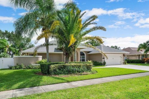 13693 Sheffield St, West Palm Beach, FL 33414-7678