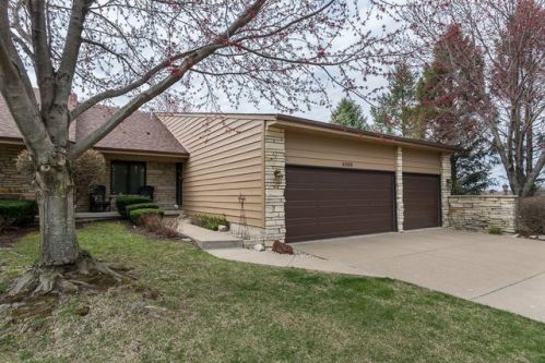 3369 Ridge Dr, Panarama Park, IA 52722-5377