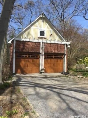 2 Greentree Ct, Northport NY  11768-2211 exterior