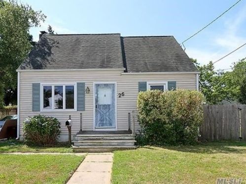 26 Veronica Ln, Babylon, NY 11703-5111