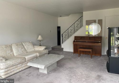 2037 Harbour Dr, Palmyra, NJ 08065-1117