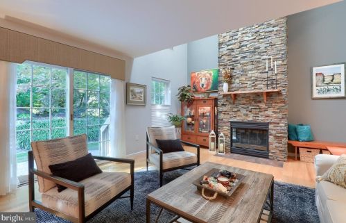 34 Red Leaf Ln, Lancaster PA 17602-7000 exterior